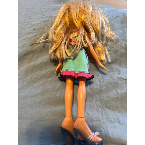 Bratz sleepover party doll Chloe blond hair green eyes - Picture 3 of 3
